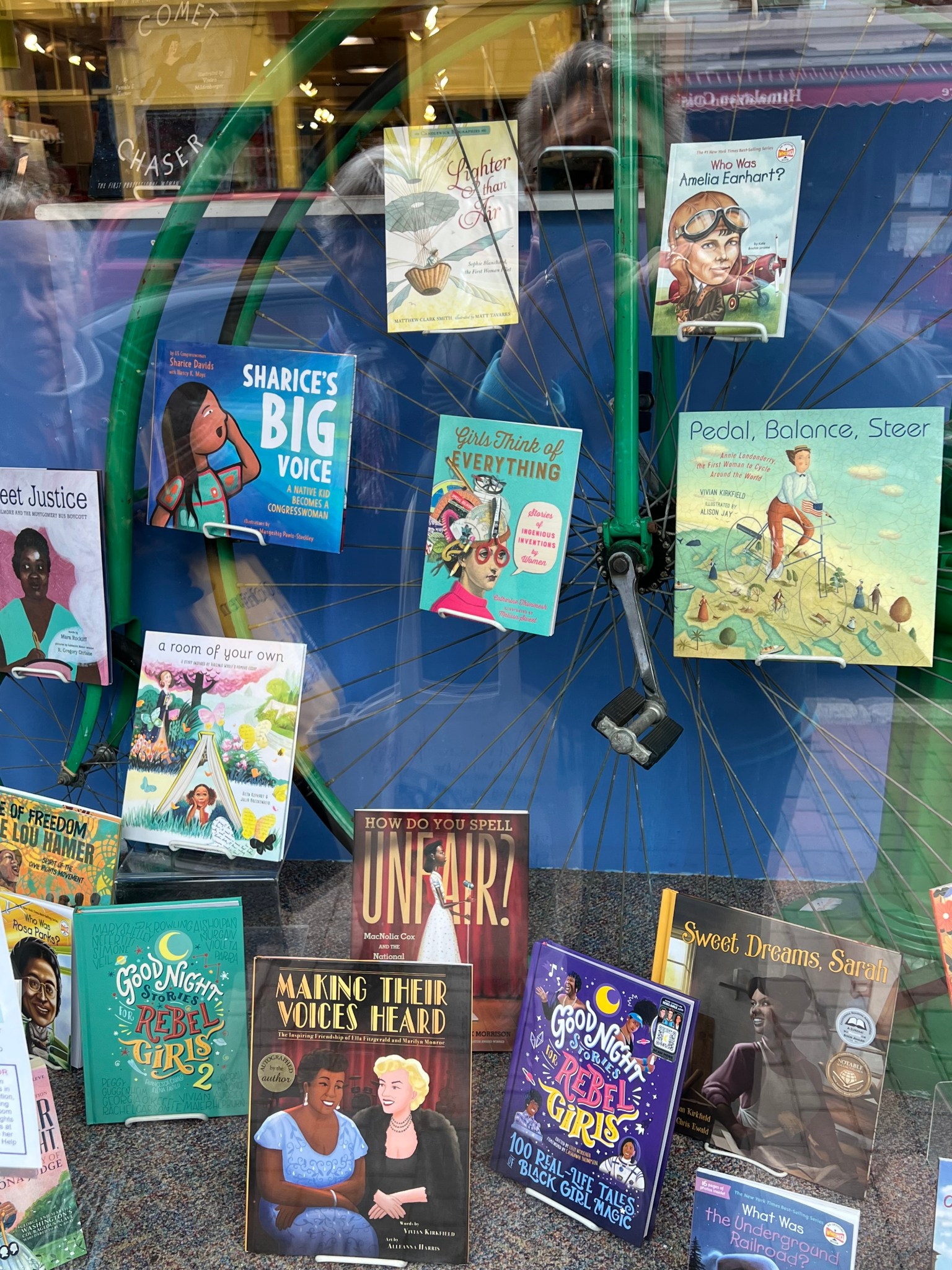 About | VIVIAN KIRKFIELD – Writer for Children